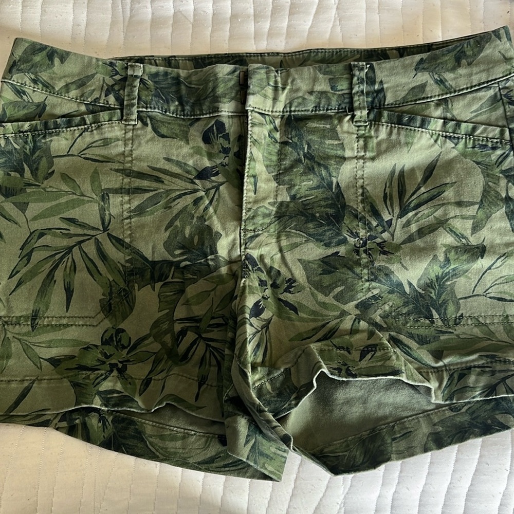 Size 6 old navy shorts